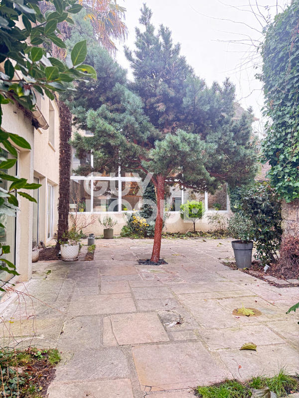 Maison - 417 m² - 15 pièces