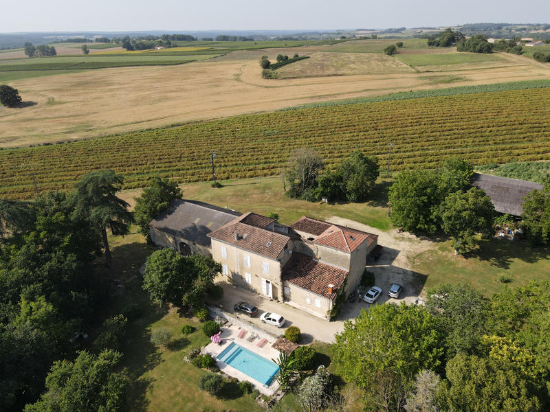 Maison - 220 m² - 8 pièces