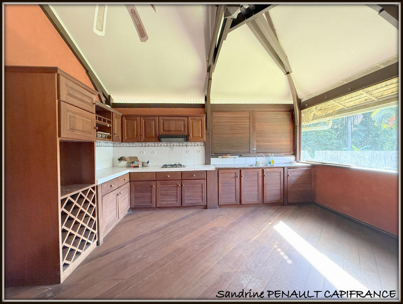 Maison de bois - 268 m² - 5 pièces