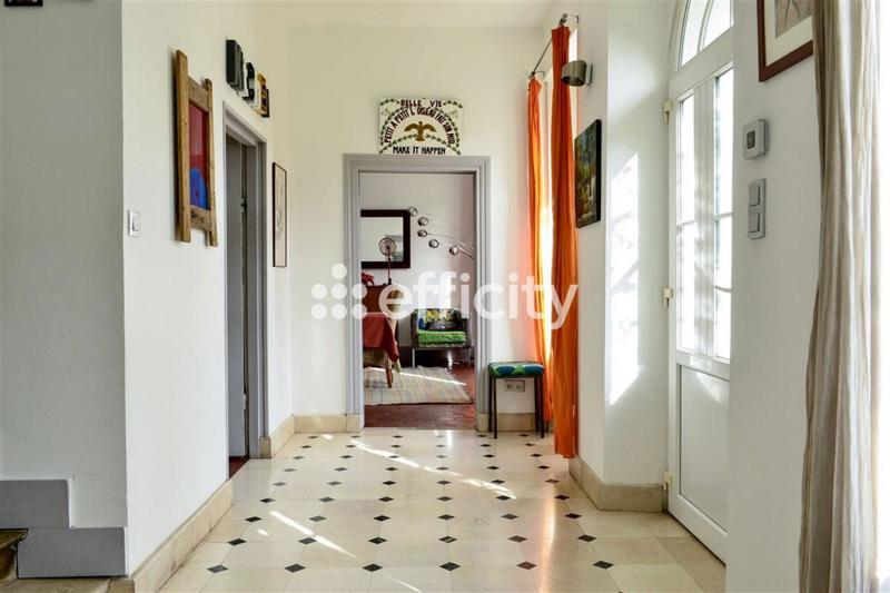 Maison - 260 m² - 8 pièces