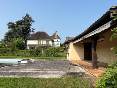 Villa - 253 m² - 8 pièces