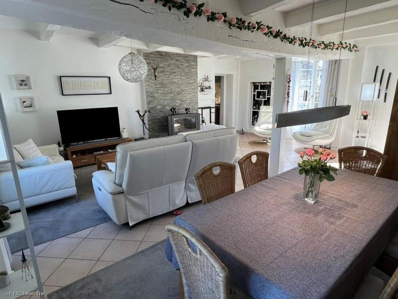 Maison - 218 m² - 7 pièces