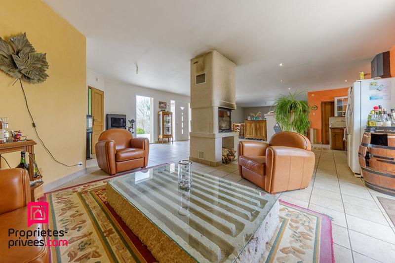 Maison - 250 m² - 8 pièces