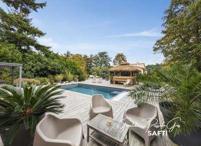 Maison - 200 m² - 6 pièces