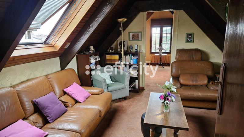 Maison - 233 m² - 8 pièces