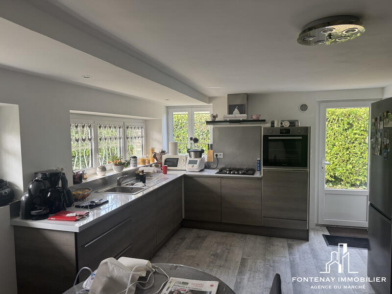 Maison - 242 m² - 10 pièces