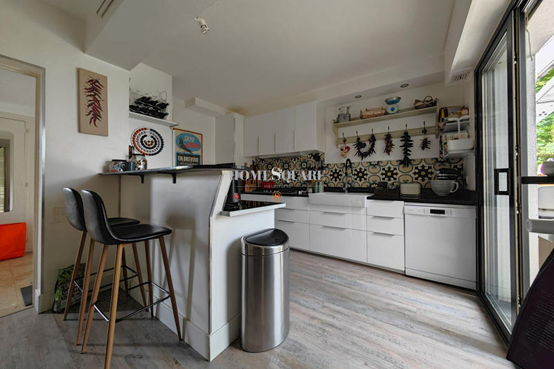 Maison - 300 m² - 8 pièces