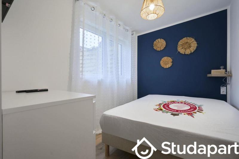 Chambre - 11 m² - 1 pièce