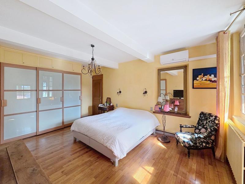 Maison - 246 m² - 10 pièces