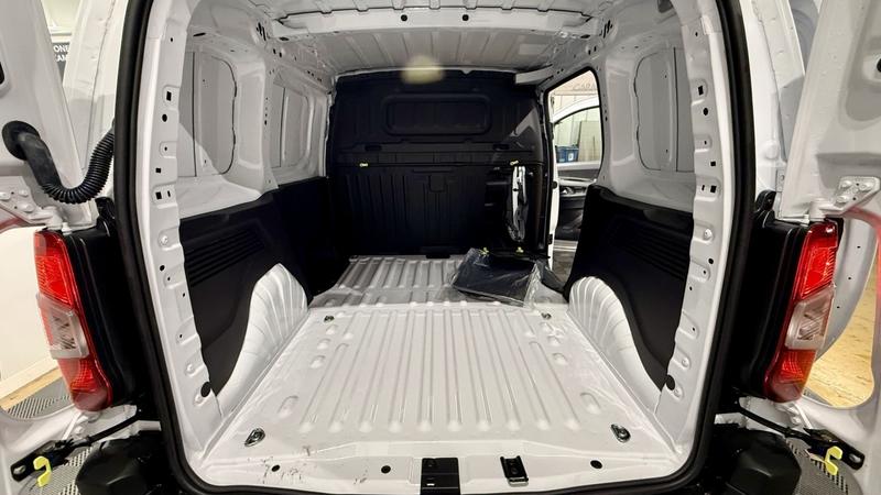 Peugeot Partner III Taille m 800kg 50kwh