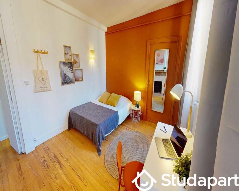 Chambre - 120 m² - 1 pièce