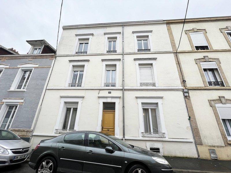 Studio - 15 m² - 1 pièce