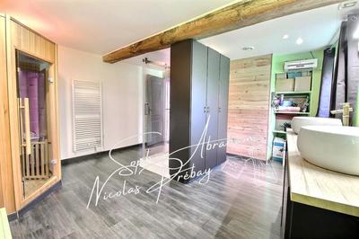 Maison - 242 m² - 7 pièces