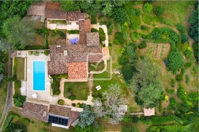 Propriété - 287 m² - 12 pièces