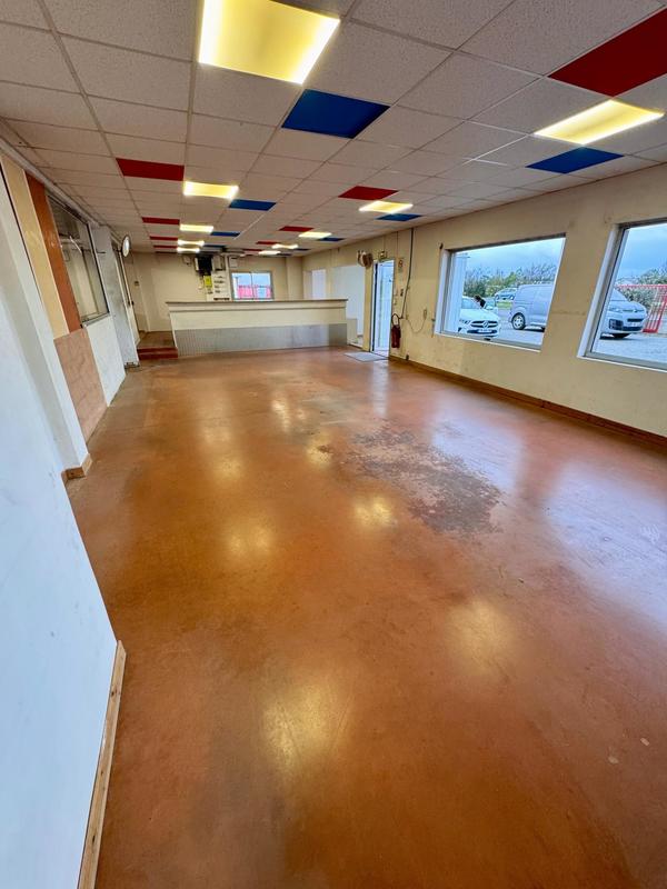 Local commercial - 450 m² - 1 pièce