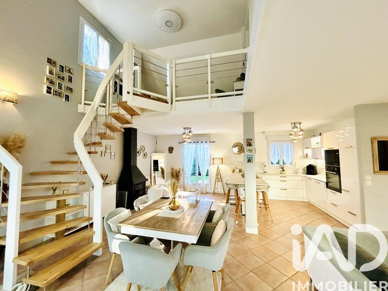 Maison - 178 m² - 8 pièces