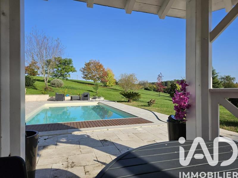 Maison - 210 m² - 6 pièces