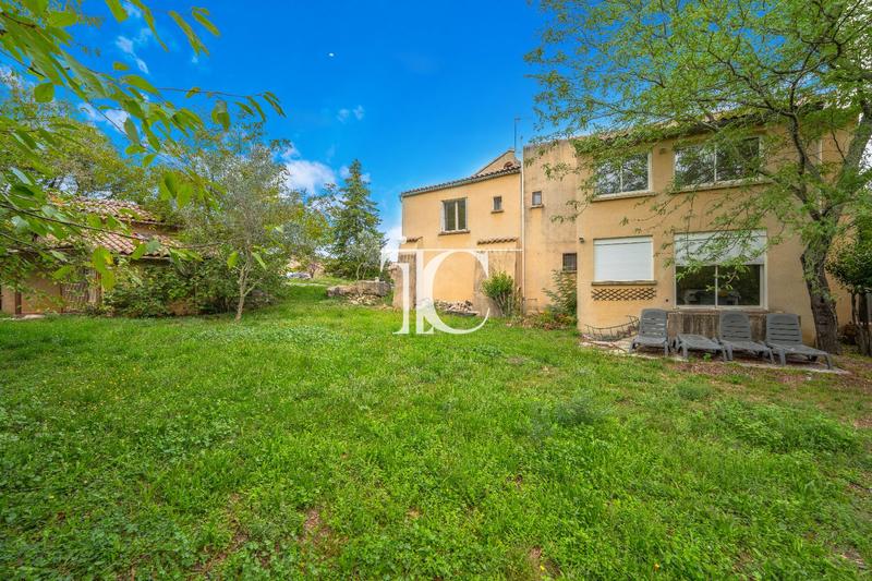 Maison - 208 m² - 5 pièces