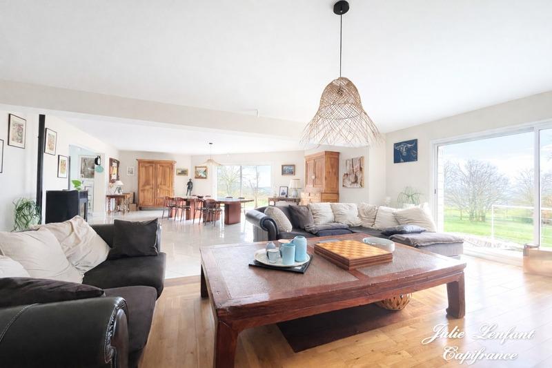 Maison - 405 m² - 8 pièces