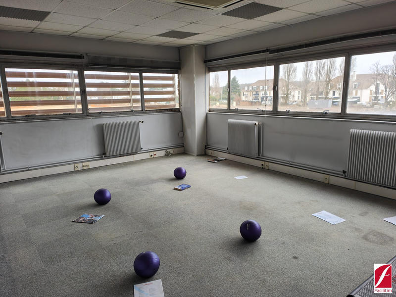 Bureau - 575 m²
