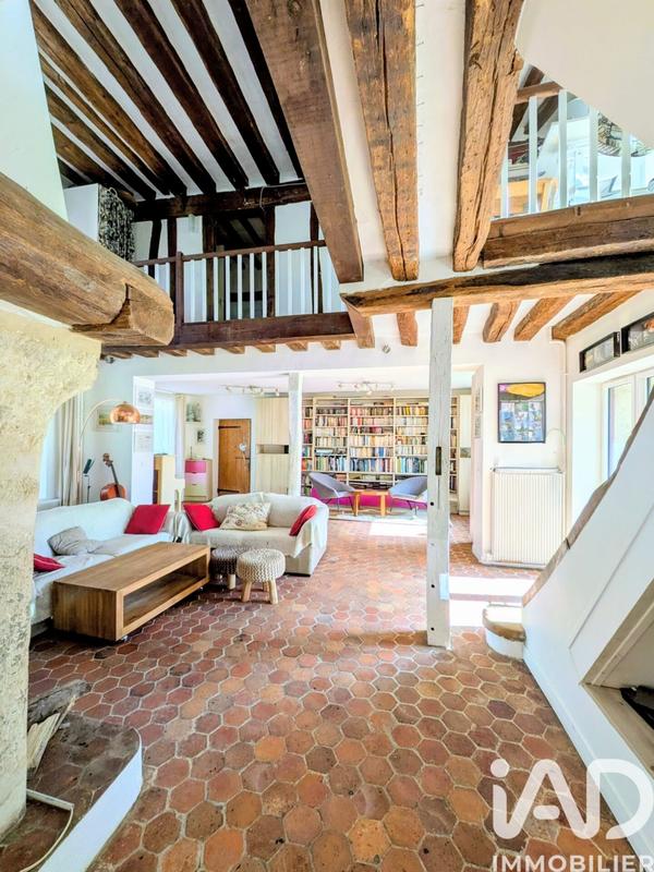 Maison - 570 m² - 8 pièces