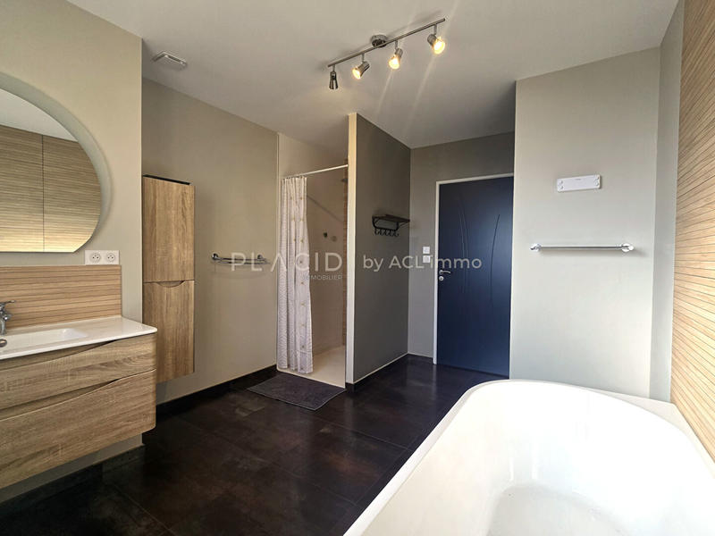 Maison - 181 m² - 6 pièces