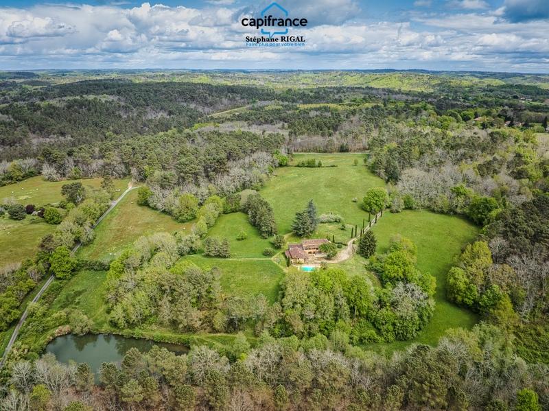 Propriété - 230 m² - 7 pièces