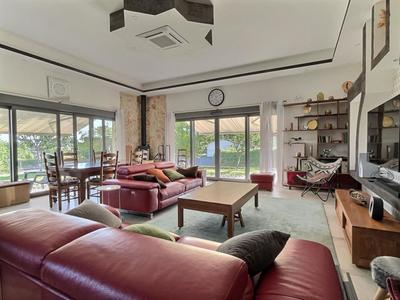 Maison - 240 m² - 7 pièces