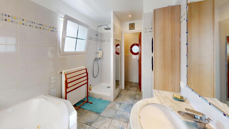 Maison contemporaine - 200 m² - 7 pièces