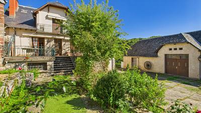 Maison - 278 m² - 10 pièces