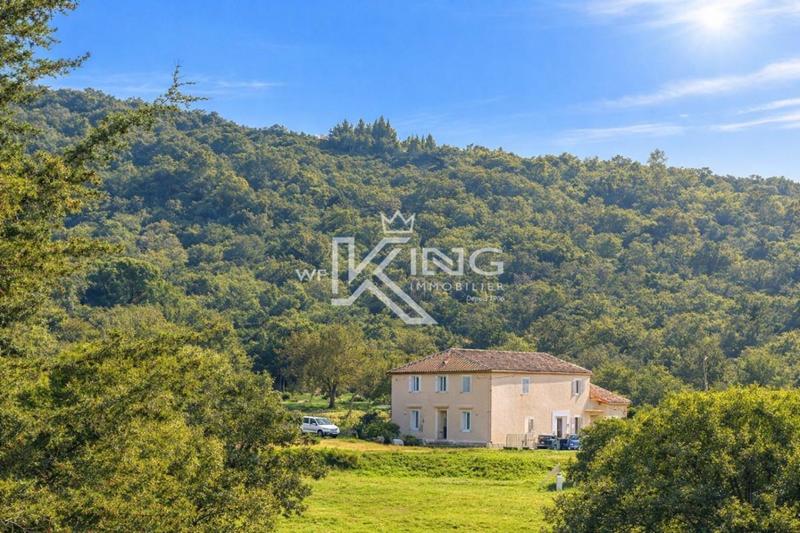 Appartement - 250 m² - 6 pièces