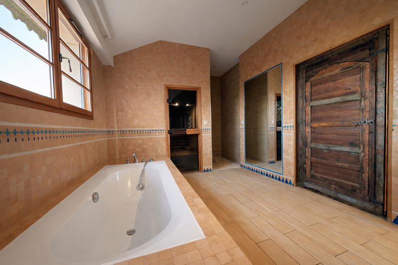 Propriété - 230 m² - 6 pièces