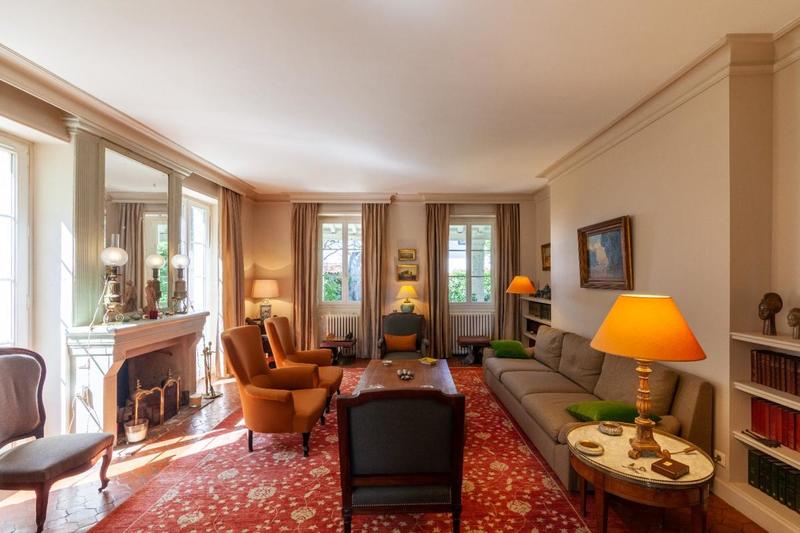 Propriété - 450 m² - 12 pièces