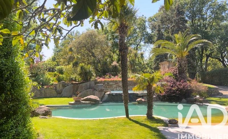 Maison - 380 m² - 9 pièces