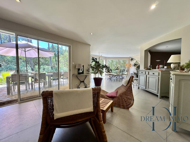 Maison contemporaine - 360 m² - 8 pièces