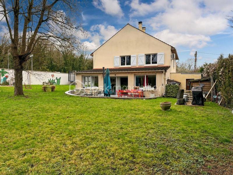 Maison traditionnelle - 220 m² - 8 pièces