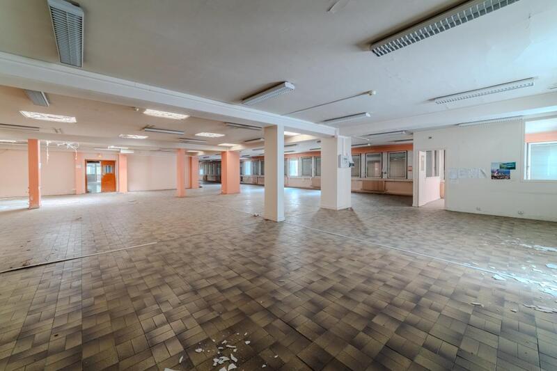 Bureau - 1 823 m²