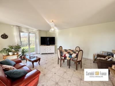 Maison traditionnelle - 320 m² - 5 pièces