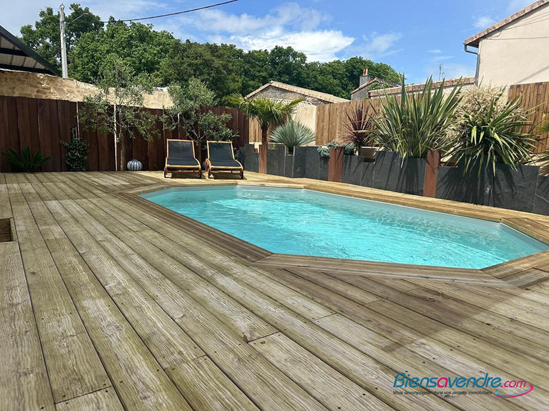 Maison contemporaine - 374 m² - 8 pièces