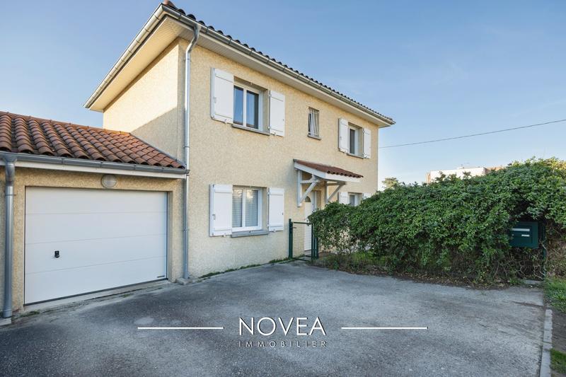 Maison traditionnelle - 102 m² - 5 pièces