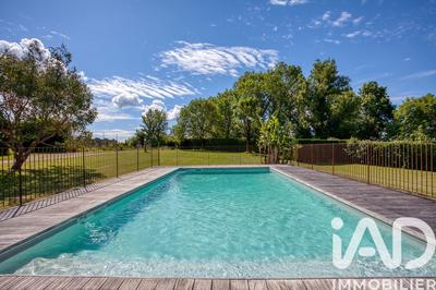 Maison - 345 m² - 10 pièces