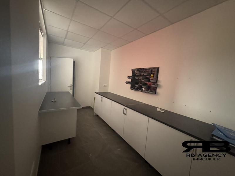 Local d'activités - 118 m²