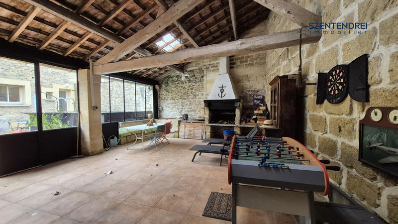 Maison - 207 m² - 6 pièces