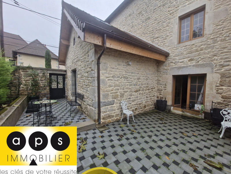 Maison - 210 m² - 9 pièces