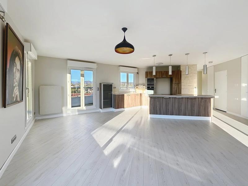 Appartement - 79 m² - 3 pièces