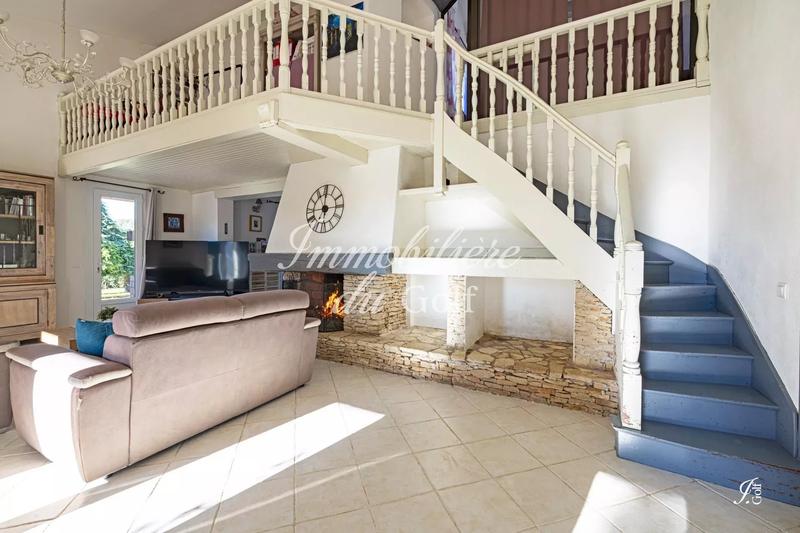 Maison - 215 m² - 5 pièces