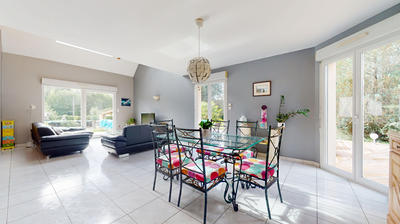 Maison - 181 m² - 6 pièces