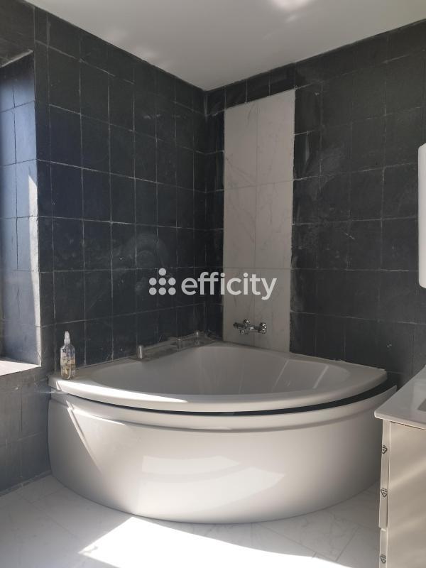 Maison - 180 m² - 7 pièces