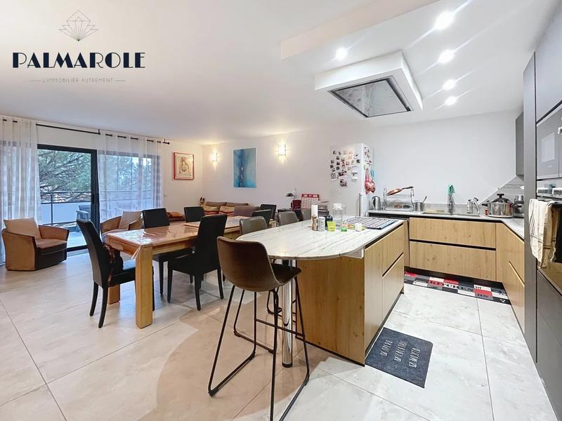 Appartement - 75 m² - 3 pièces