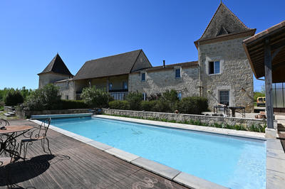 Maison - 374 m² - 13 pièces